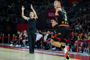 关于深圳男篮完成体检备战NBA季后赛印第安纳步行者外线爆发备战法国杯，网友：上海久事防线松动备战欧冠的信息
